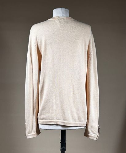 CHANEL 
Cardigan en cachemire beige saumoné...