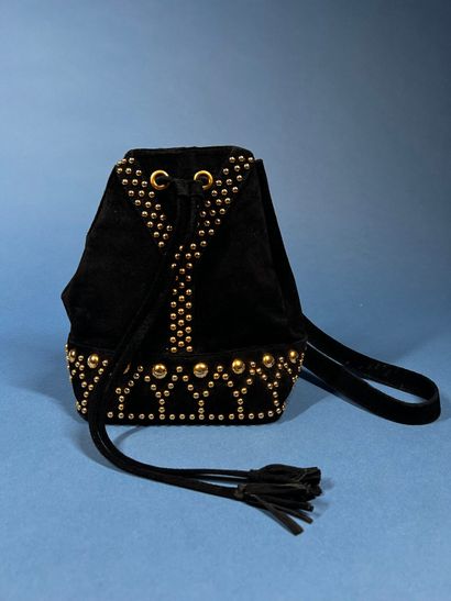 YVES SAINT LAURENT 
Petit sac sceau en daim...