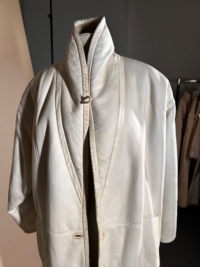 COURRÈGES Paris 
Deux manteaux en peau lainée...