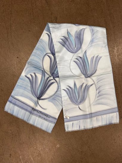 HERMÈS Paris
Carré en twill de soie imprimé,...