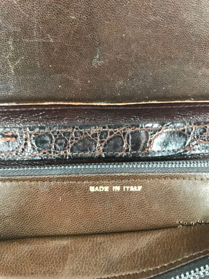 CÉLINE, circa 1970
Petit sac en croco marron,...