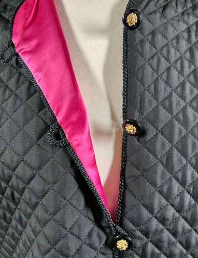 CHANEL Création 
Veste matelassée noire,...