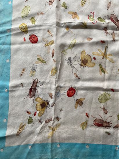 HERMÈS Paris
Carré en twill de soie imprimée...