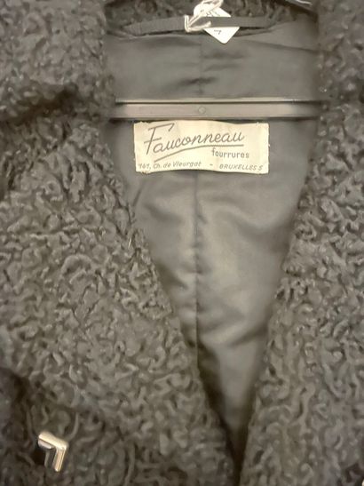 FAUCONNEAU Fourrures
Manteau 3/4 en astrakan...