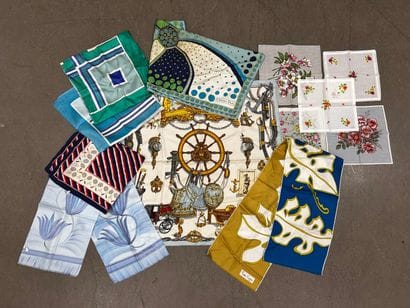 HERMÈS Paris
Carré en twill de soie imprimé,...