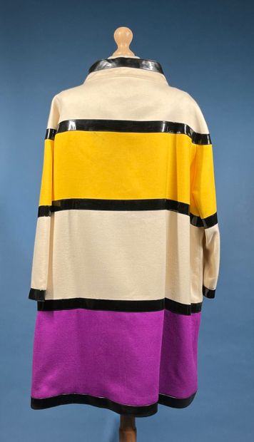 COURRÈGES 
Manteau en gabardine de laine...