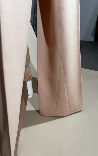 COURRÈGES Paris 
Tailleur pantalon en gabardine...