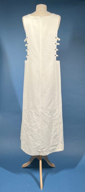 COURRÈGES 
Robe longue en piqué de coton...