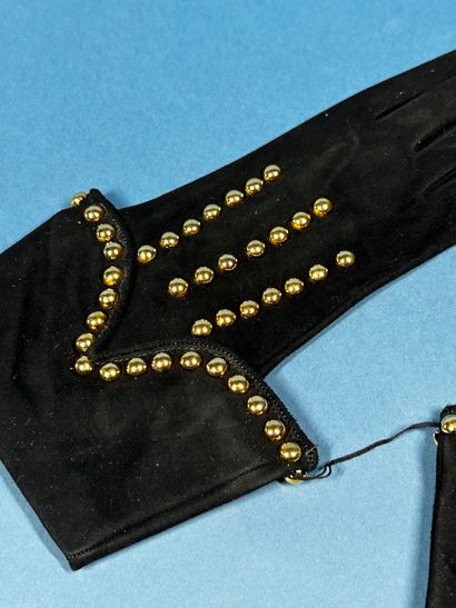 GIVENCHY 
Paire de gants en chevreau velours...