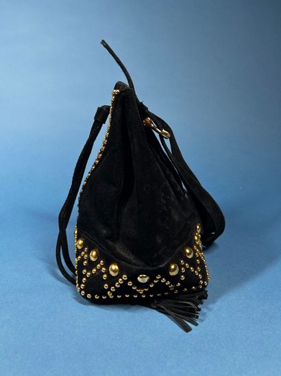 YVES SAINT LAURENT 
Petit sac sceau en daim...