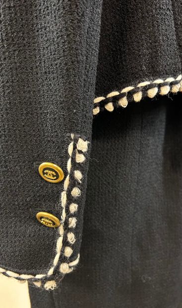 CHANEL Boutique
Highlighted black tweed suit...