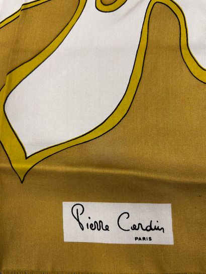 HERMÈS Paris
Carré en twill de soie imprimé,...