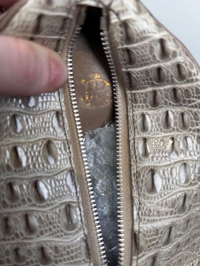 ANONYME 
Petit sac porté main en cuir beige...