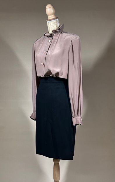 VALENTINO Boutique 
Blouse en soie beige...