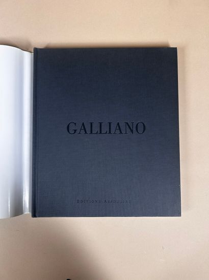 Collin MACDOWELL, Galliano : romantique,...