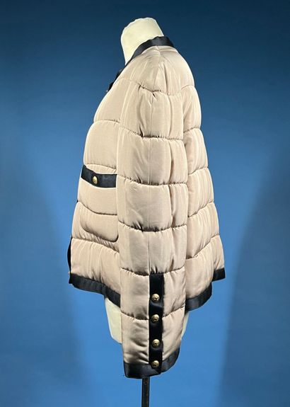 CHANEL Boutique
Veste doudoune matelassée...