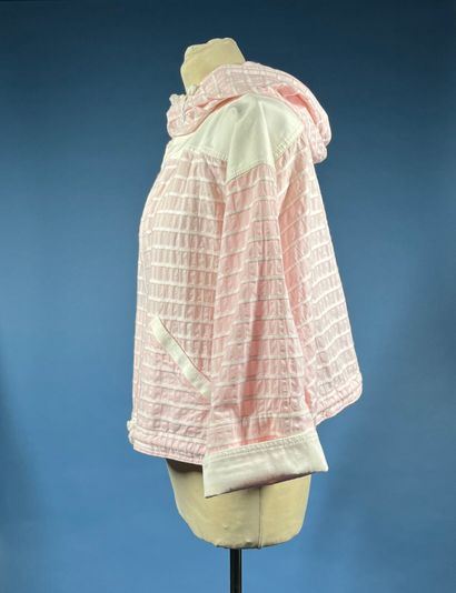 COURRÈGES Paris 
Blouson court en coton rose...