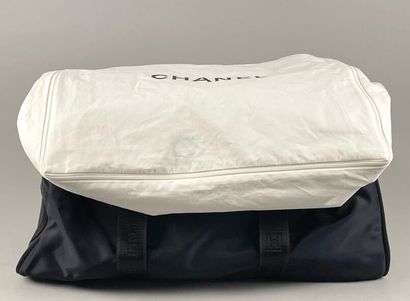 CHANEL
Midnight-blue polyamide sports bag,...