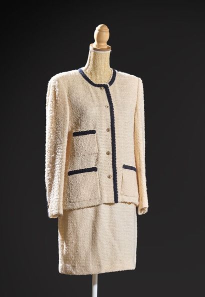 CHANEL Créations Paris 
Off-white tweed suit...