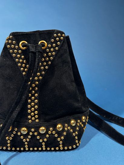 YVES SAINT LAURENT 
Petit sac sceau en daim...