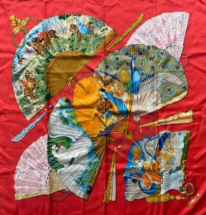 HERMÈS Paris
Carré en twill de soie imprimée,...
