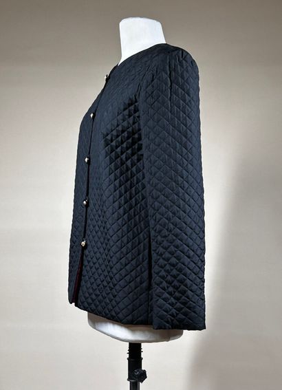 CHANEL Création 
Veste matelassée noire,...