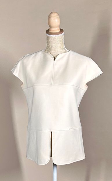 COURRÈGES Paris 
Réunion de deux tops tuniques...