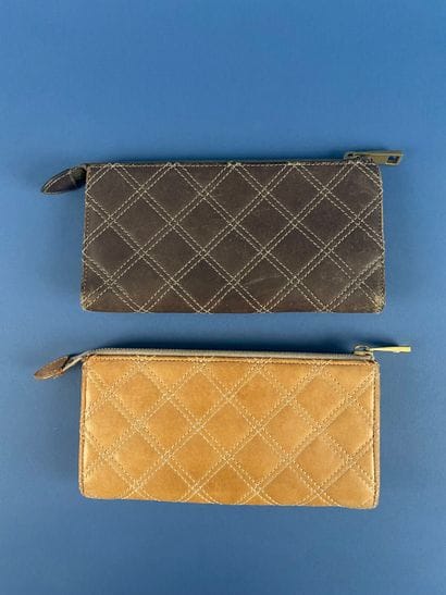 MARC JACOBS 
Lot de deux compagnons en cuir...