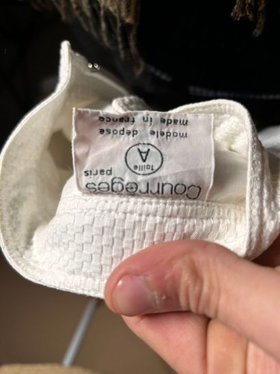 COURRÈGES Paris 
Tunique en coton nid d'abeille...