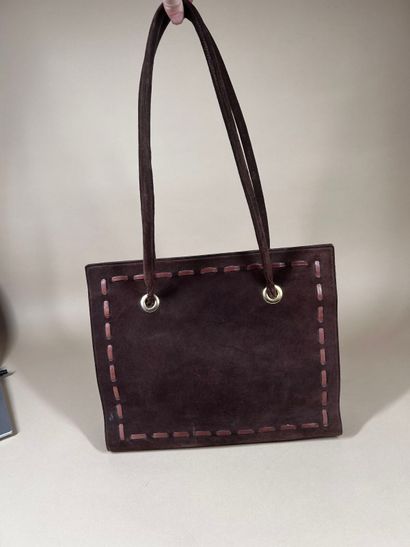 YVES SAINT LAURENT 
Sac cabas porté épaule...