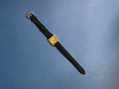 CHRISTIAN DIOR 
Square dial watch in gilt...