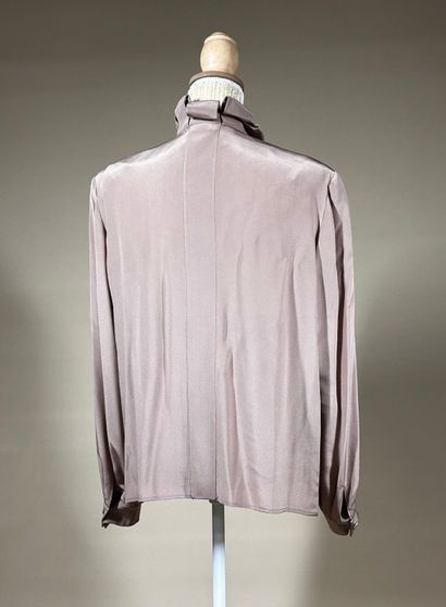 VALENTINO Boutique 
Blouse en soie beige...