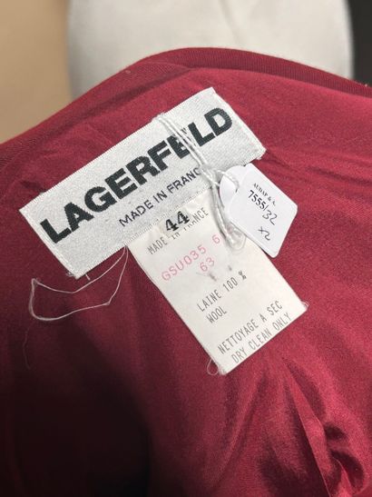 LAGERFELD 
Lot de deux vestes en gabardine...