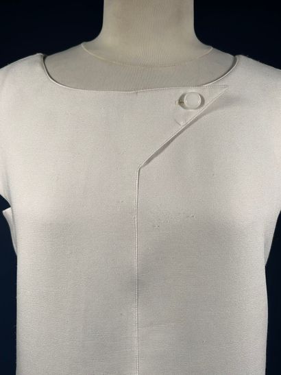 COURRÈGES 
Robe longue blanche à encolure...