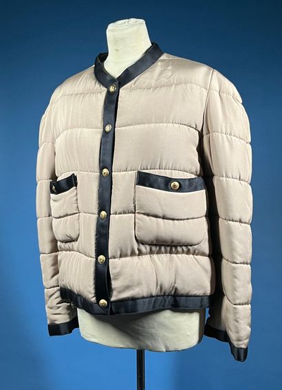 CHANEL Boutique
Veste doudoune matelassée...