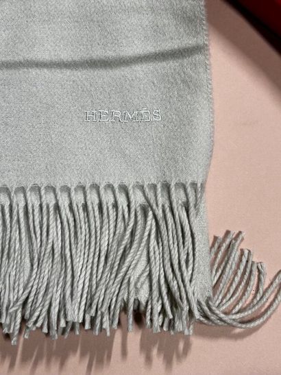 HERMÈS PARIS 
Plaid en cachemire et laine...