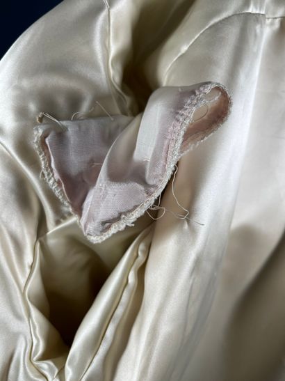 COURRÈGES Paris
Manteau en gabardine de coton...