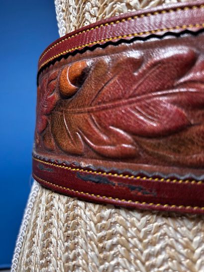 LOEWE 
Ceinture corset en cuir marron surpiqué...