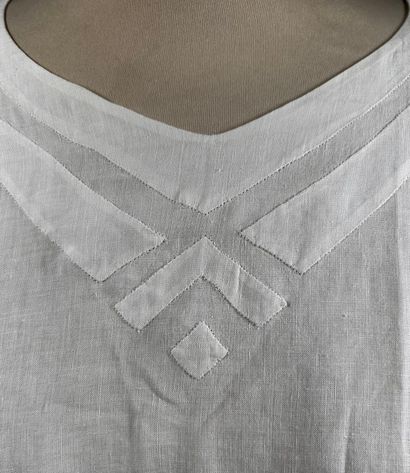 RENATA, Diffusion Michel Comte 
Robe mi-longue...