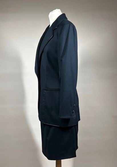 CHRISTIAN DIOR Boutique, n° 37404 et 72903
Tailleur...