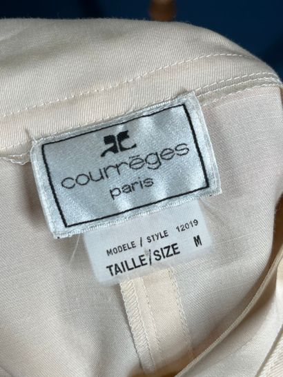COURRÈGES 
Coupe-vent en sergé de laine couleur...