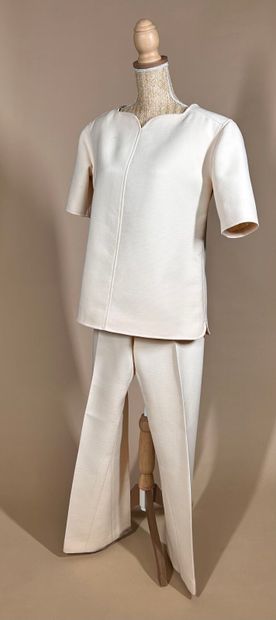 COURRÈGES Paris 
Tailleur en piqué de coton...