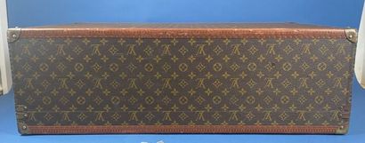 LOUIS VUITTON, avenue Marceau n°907386.
Bisten...