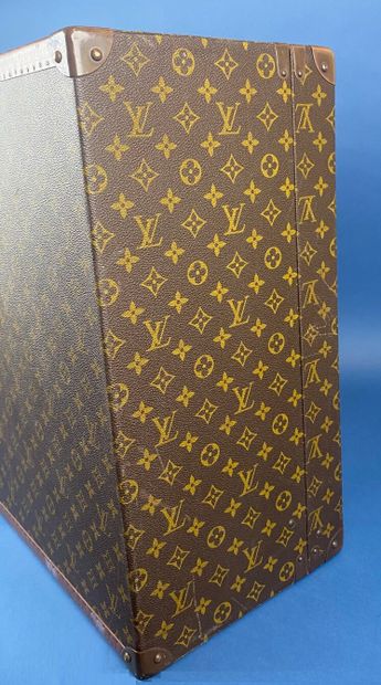 LOUIS VUITTON, avenue Marceau n°907386.
Bisten...