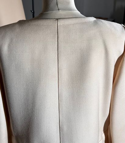 COURRÈGES Paris 
Veste en lainage ivoire...