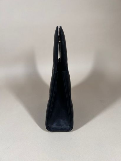 THIERRY MUGLER 
Petit sac rigide porté main...