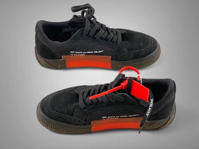 VIRGIL ABLOH pour OFF WHITE
Paire de sneakers...