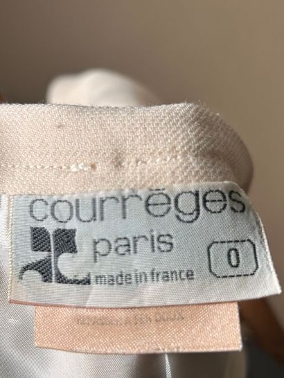 COURRÈGES Paris 
Réunion de deux gilets sans...