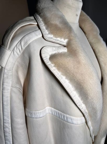 GUEROS COSTAR
Manteau long en peau lainé...
