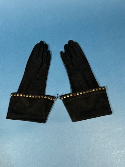 GIVENCHY 
Paire de gants en chevreau velours...